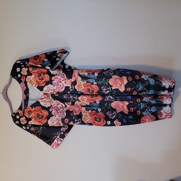 Asos Plus Size Curvy Floral Fitted Dress V Back And Hidden Zipper Plus Size 16 - Picture 6 of 12